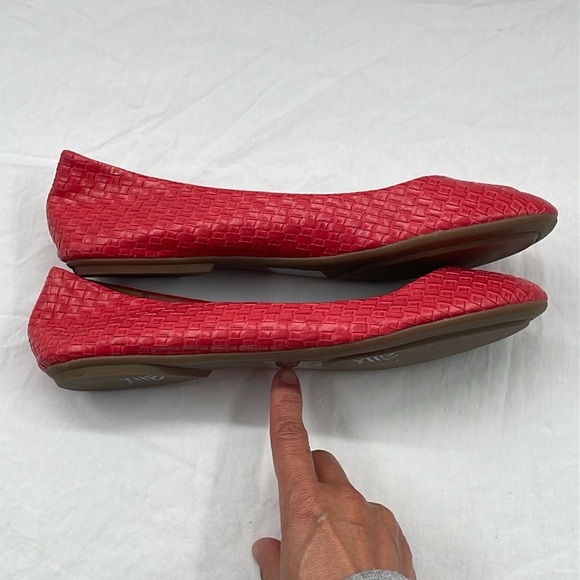 NWOB. Lulus GoMax 8.5 Sienna 22X Red Basketweave Ballet Flats. - Picture 11 of 15